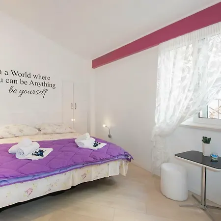 Cute Little Apartment In The Old Town Split Exterior photo