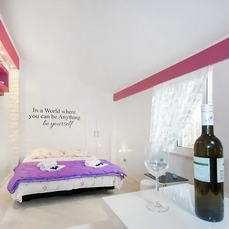 Cute Little Apartment In The Old Town Split Exterior photo
